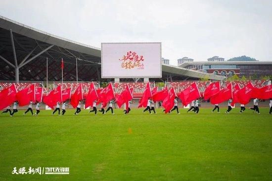 布伦森38分字母32+13尼克斯终结雄鹿7连胜　NBA圣诞大战，尼克斯主场迎战雄鹿，尼克斯目前16胜12负排在东部第6位，雄鹿则是一波7连胜，22胜7负高居东部次席，两队两天前有过交锋，雄鹿轻松取胜。